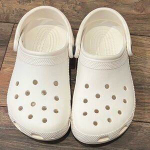 { crocs } classic white, size men’s 4 woman’s 6